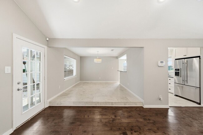 Building Photo - 2502 Hollow Hook Rd