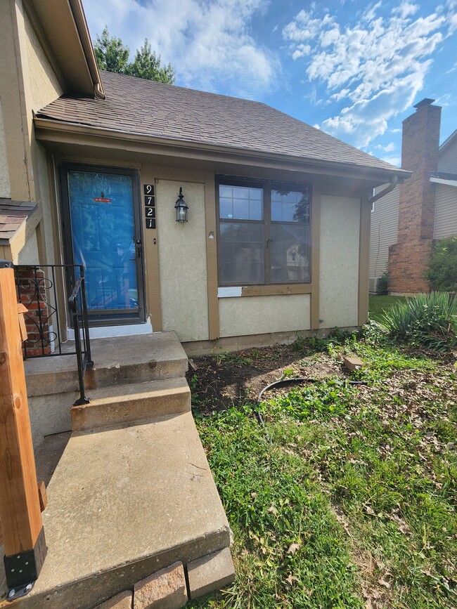 Building Photo - 9721 W 83rd Ter