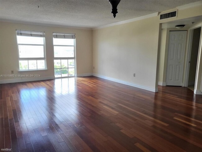 Building Photo - 2 br, 2 bath Condo - 2351 Douglas Rd Apt 707