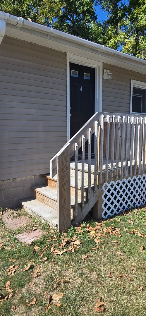 Building Photo - Newly Renovated 1 Bed, 1 Bath Unit in Farm...