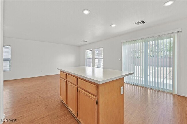 Building Photo - 6333 Sycamore Grove Ct