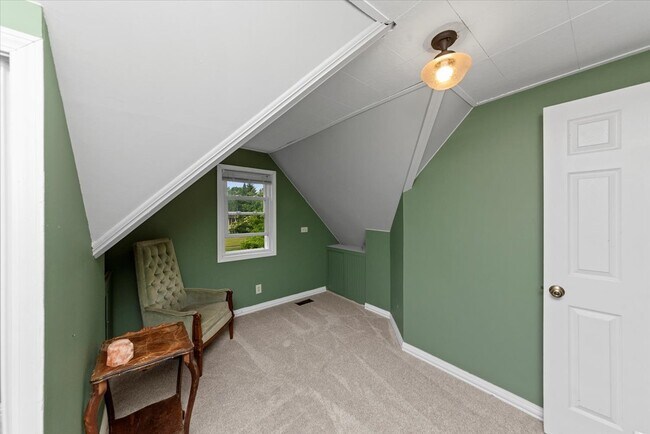 Building Photo - 559 Edson Ave