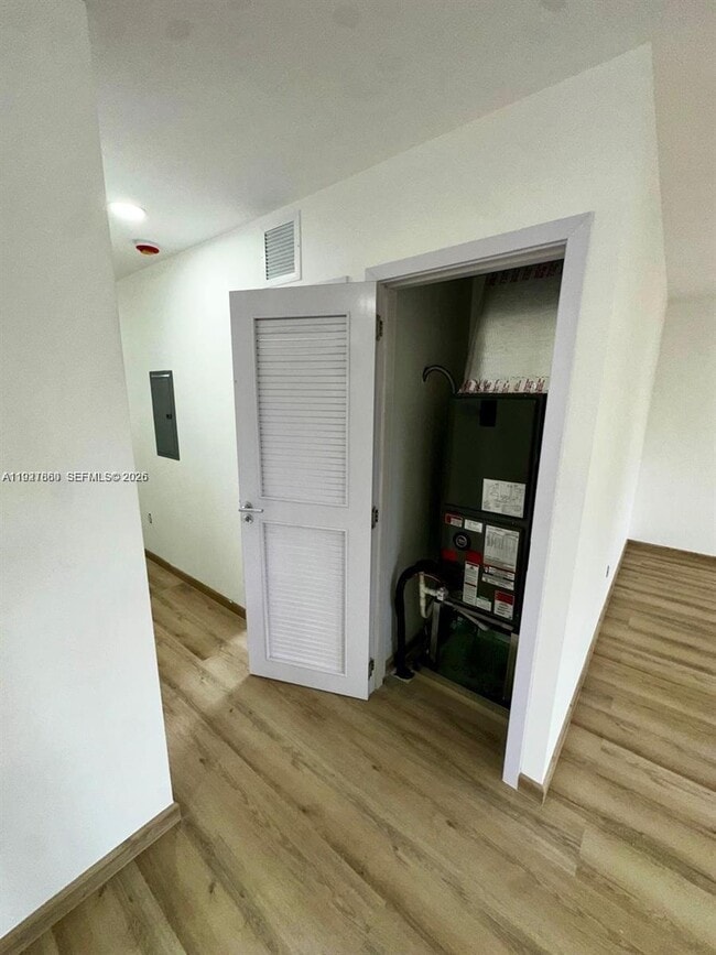 Building Photo - 722 NW 6th Ct