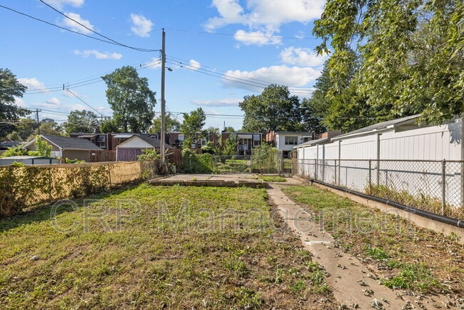 Building Photo - 5033 Ray Ave