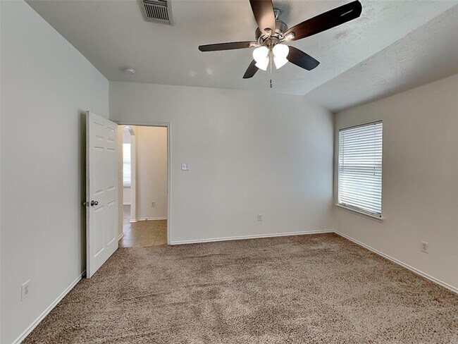 Building Photo - 18475 Sunrise Pines Dr