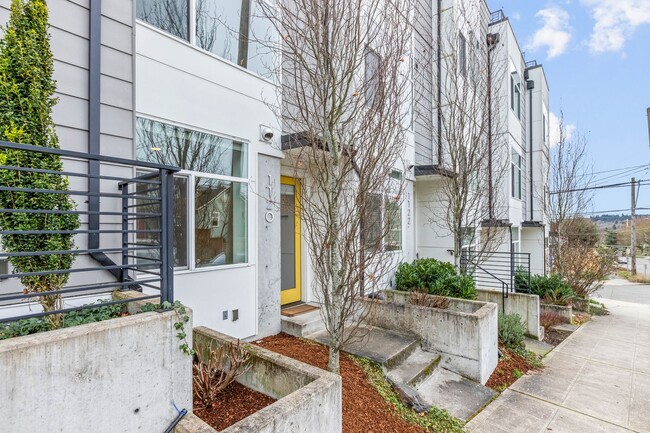 Primary Photo - 2Bd/1.75Ba Seattle Townhouse