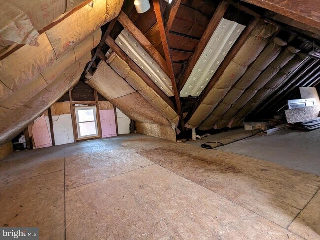 Building Photo - 306 N Locust St