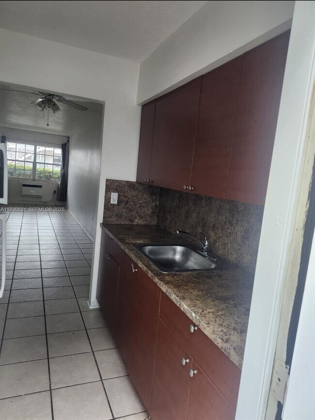 Building Photo - 501 77th St