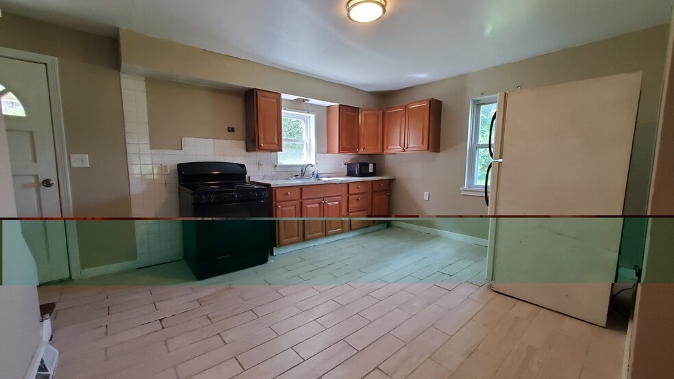 Unit B kitchen - 6201 Garvers Ferry Rd
