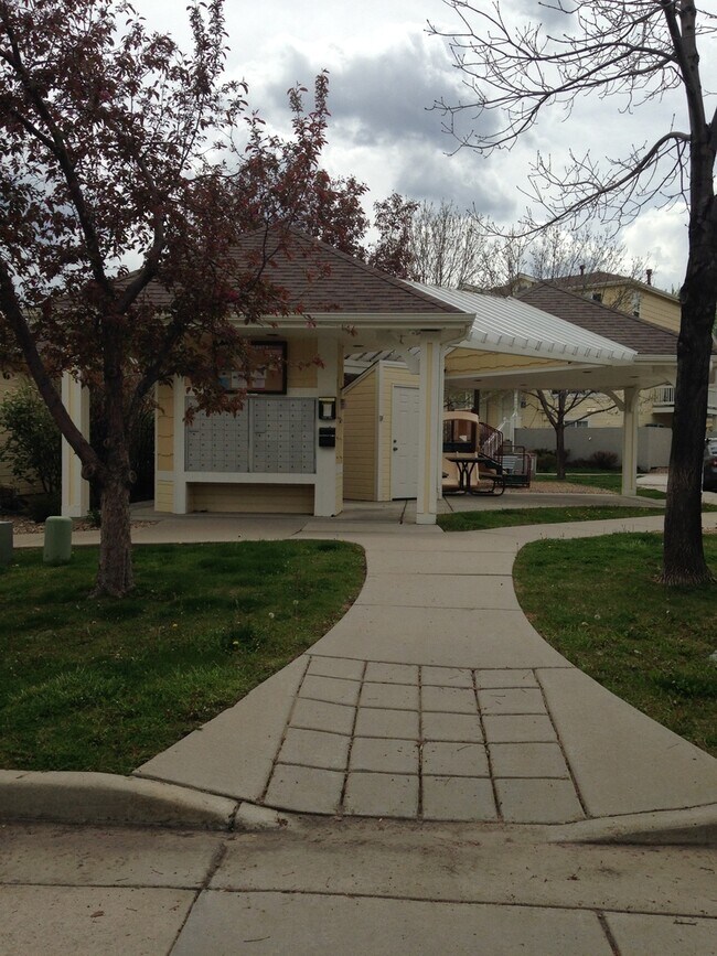 Building Photo - 3B/2.5B Boulder Townhome Close to Campus Available 8/1