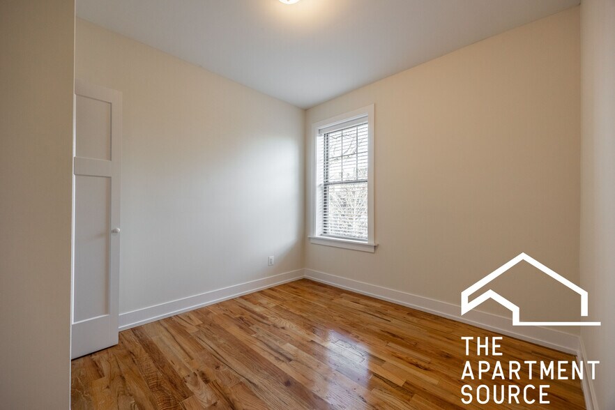 Building Photo - 3904 N Janssen Ave