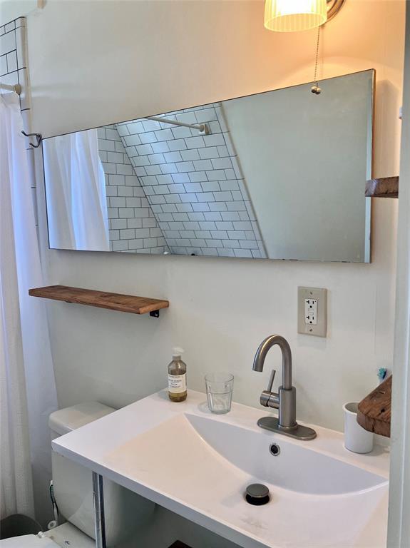 Building Photo - 2102 Travis Heights Blvd