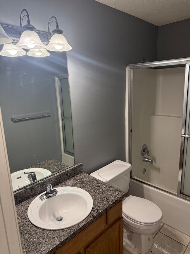 Building Photo - "Charming 3-Bed, 2-Bath Home with 1,368 Sq Ft of Comfort on Tradition Avenue!"