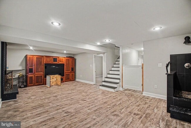 Building Photo - 7409 Lake Dr