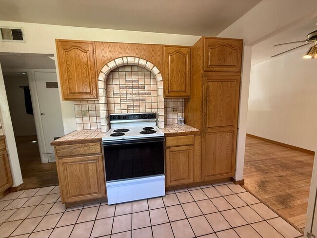 Building Photo - North Central 3 Bedroom Home