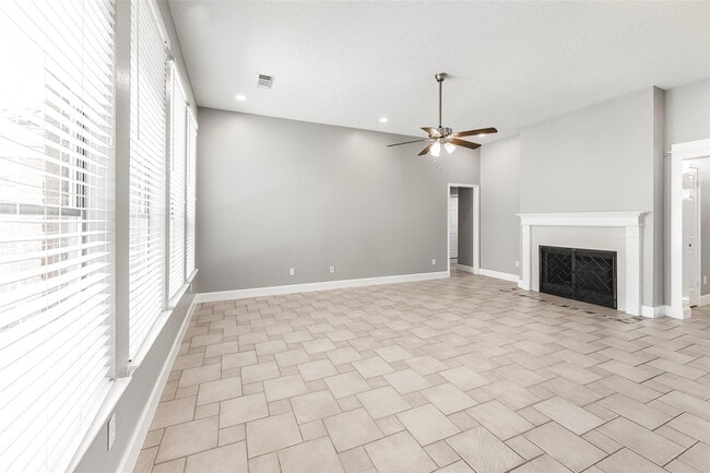 Building Photo - 7015 Yardley Dr