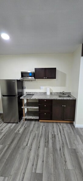 Kitchenette - 713 5th St