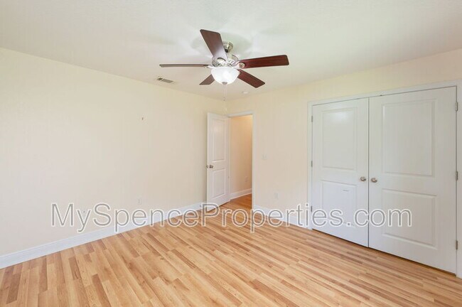 Building Photo - 618 Territory Ln