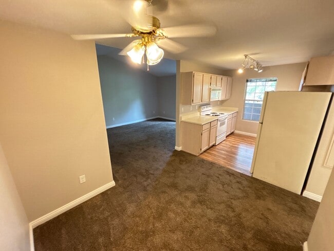 Building Photo - Cozy 1Bed/1Bath 2nd floor Condo in Henderson!