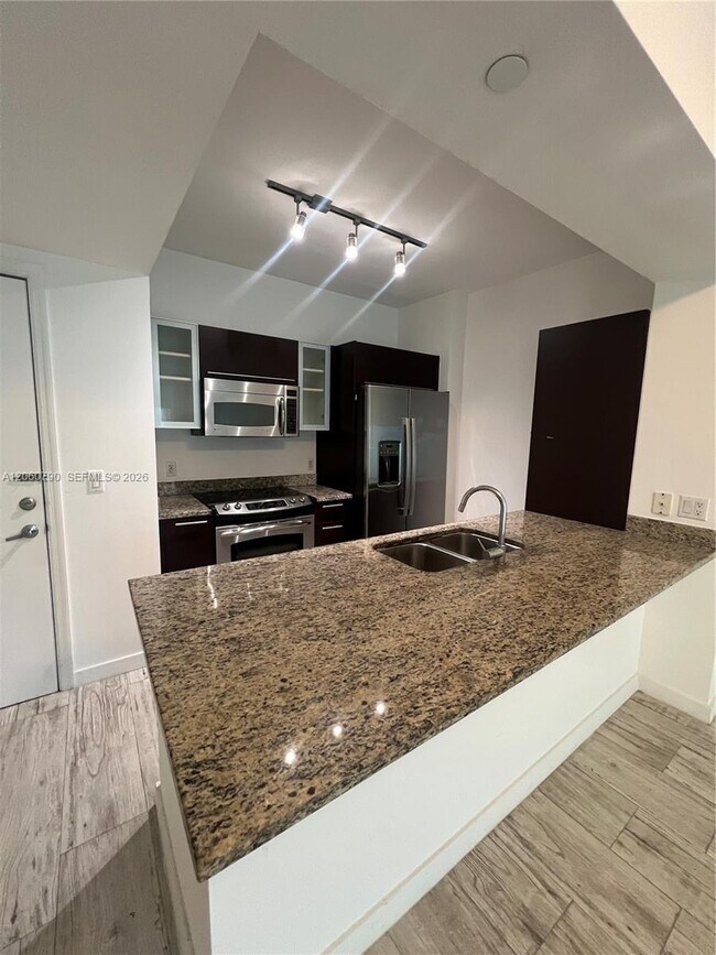 Building Photo - 951 Brickell Ave
