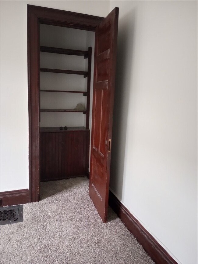 Building Photo - 362 W Gray St