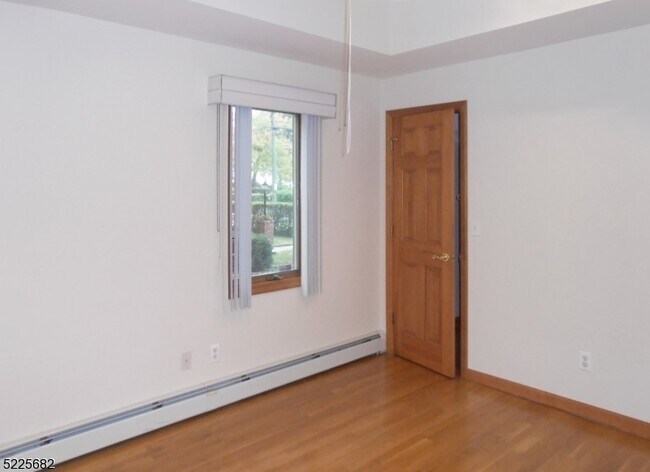 Building Photo - 265 Park Ave