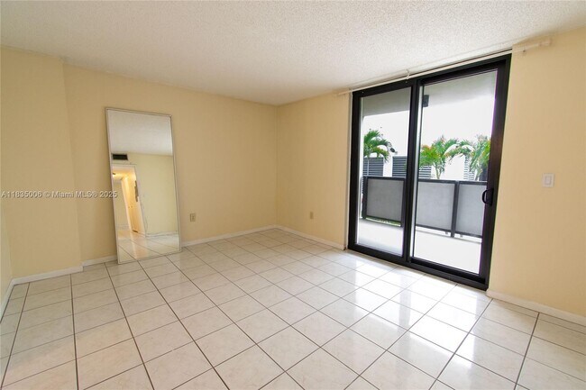 Building Photo - 1621 Collins Ave