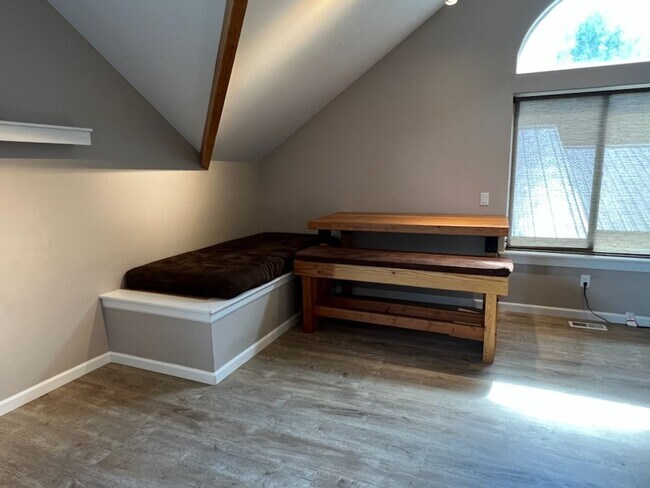 Building Photo - 215 W Whitman St