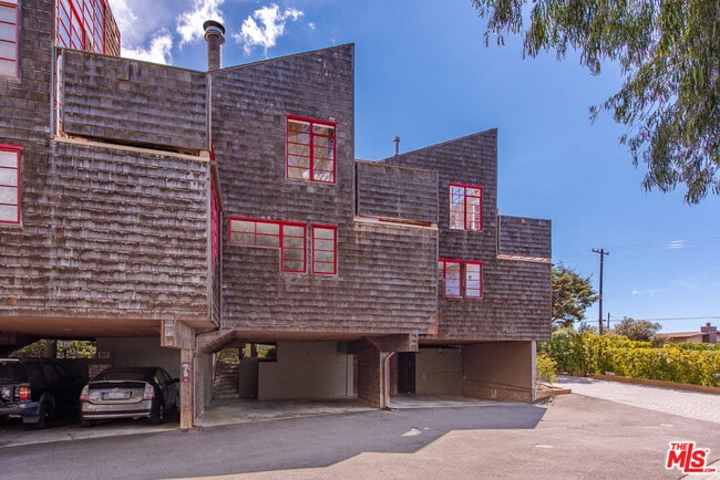 Building Photo - 29235 Heathercliff Rd