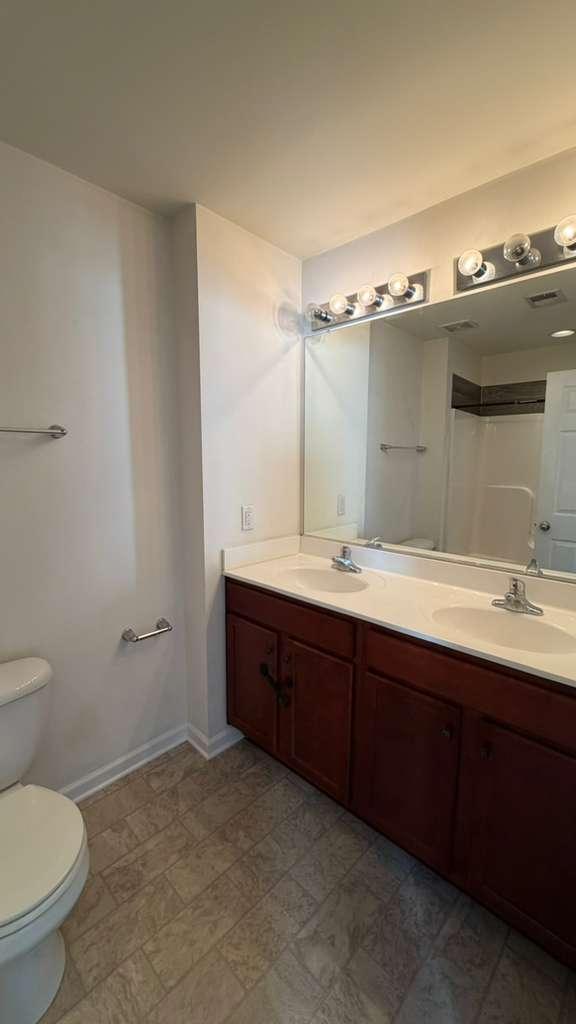 Building Photo - 38 Lombard Ln