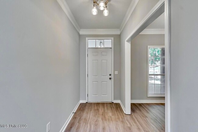 Building Photo - 301 White Oak Dr