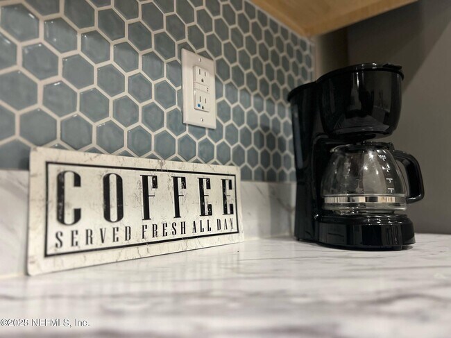 Building Photo - 106 Whispering Brk Dr