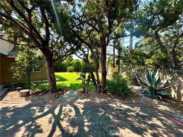 Building Photo - 2319 La Sierra Way