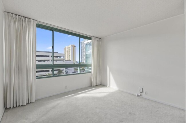 Building Photo - 1341 Kapiolani Blvd