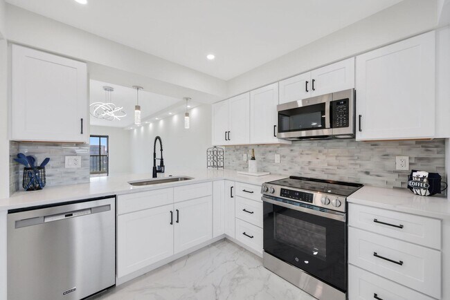 Primary Photo - 7290 Kinghurst Dr