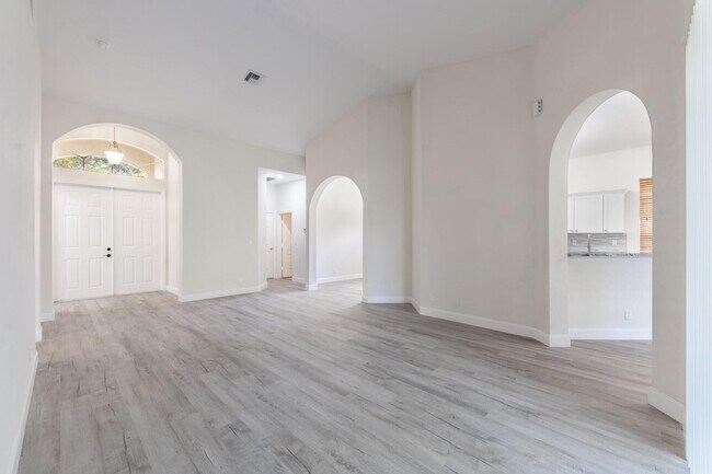 Building Photo - 5761 Spanish River Rd