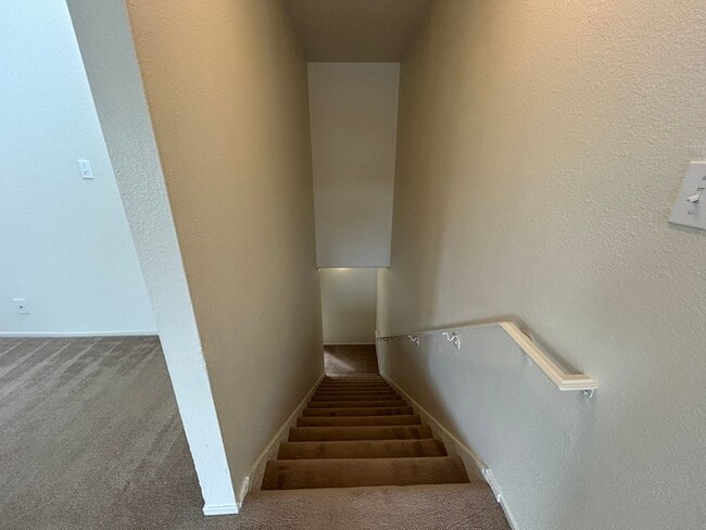 Building Photo - Large 2 BR / 2 BA featuring Cathedral Ceilings, Washer & Dryer, Plus Parking Included!