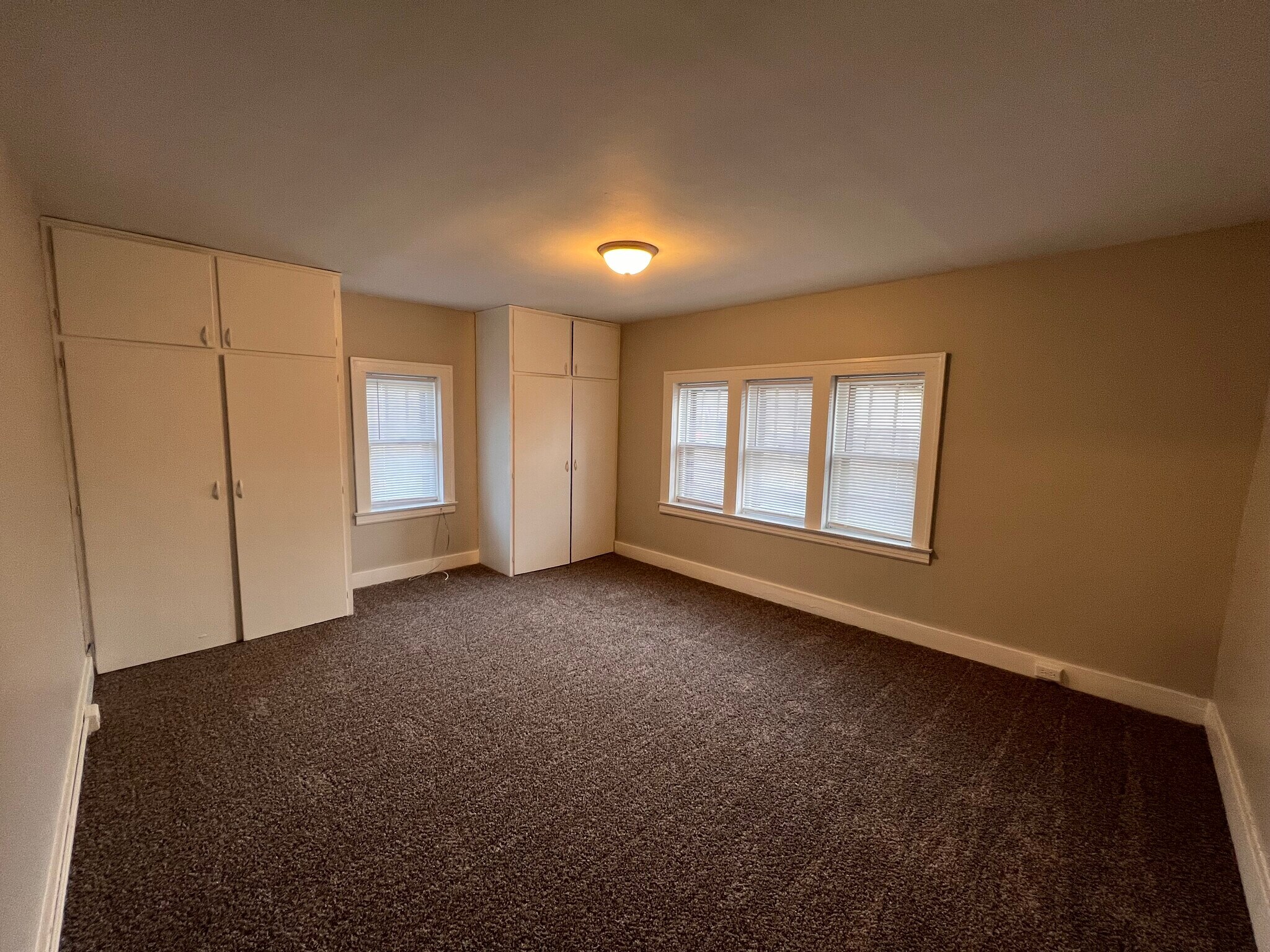 Building Photo - 810 Leonard St NE