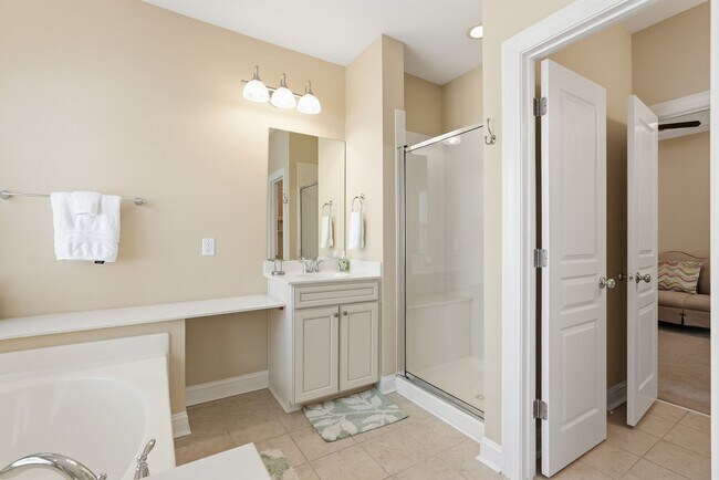 Building Photo - 313 Lakeview Dr