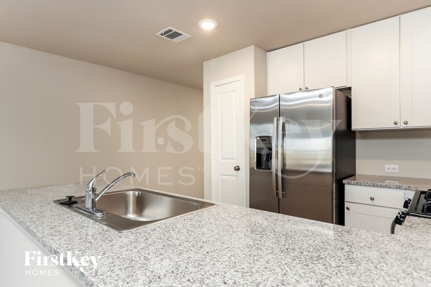 Building Photo - 10610 Varmus Dr