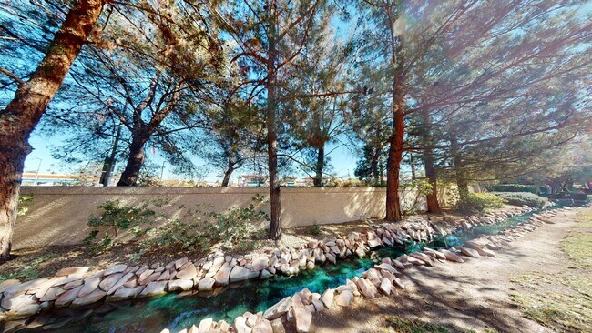 Building Photo - Spanish Trails Guard Gated Townhome!