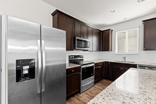 Building Photo - 457 Bedford Falls Ln