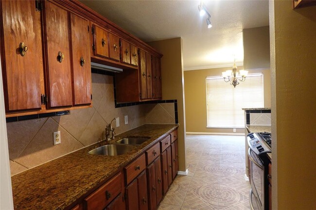 Building Photo - 6314 Sandy Oaks Dr
