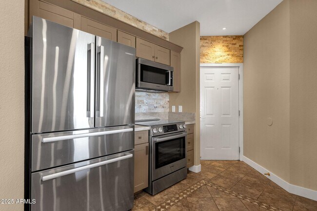 Building Photo - 13700 N Fountain Hills Blvd