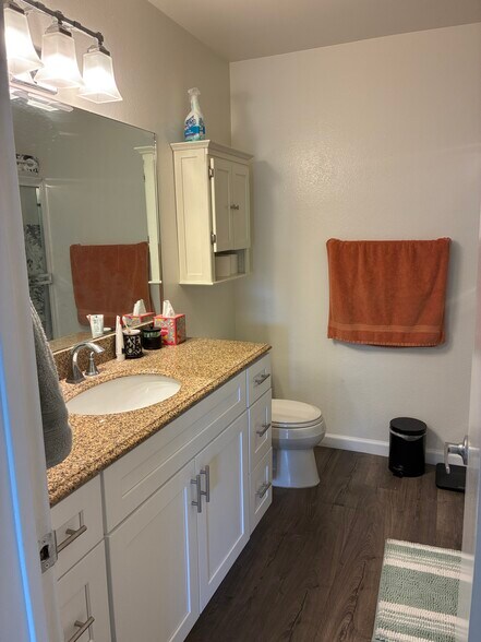 Private bathroom - 25718 Hogan Dr