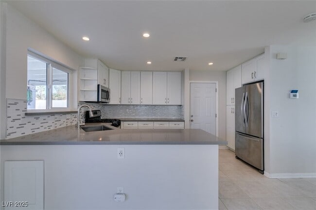 Building Photo - 225 Comanche Pl