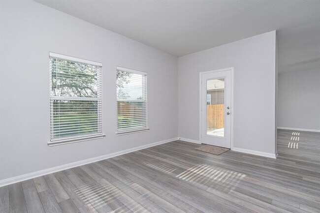 Building Photo - 225 Star Spangled Dr