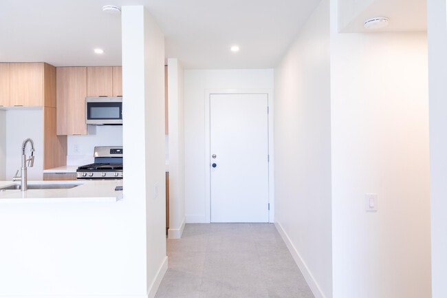 Building Photo - 1400 E Palm Canyon Dr