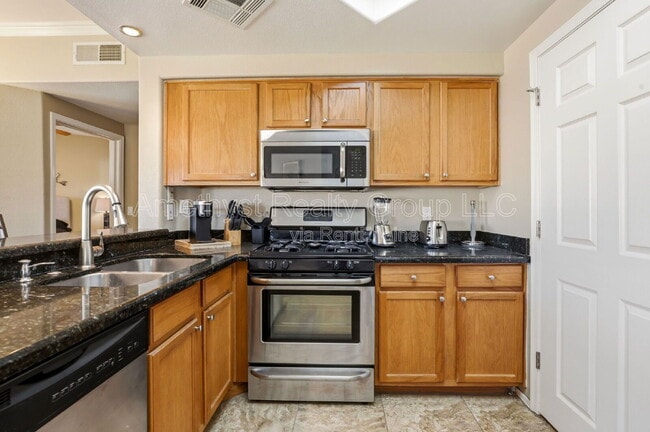 Building Photo - 10030 W Indian School Rd