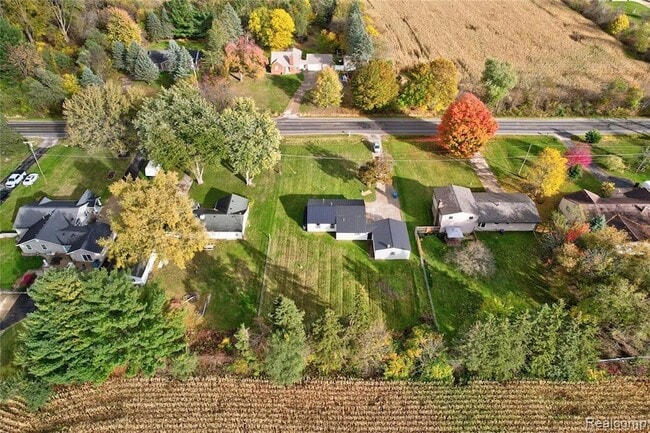 Building Photo - 1445 N Seymour Rd